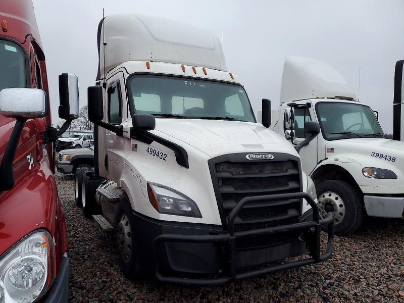 2019 Freightliner Cascadia 1-semi Truck