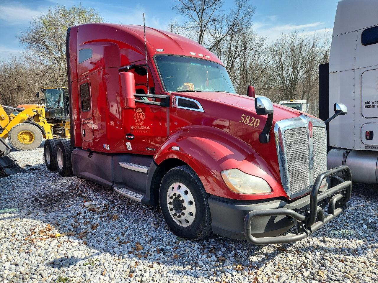 2019 Kenworth T680 Semi Truck