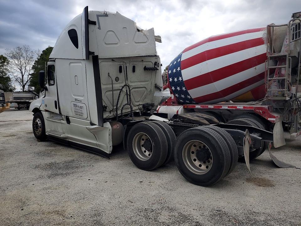 2020 Freightliner Cascadia 126