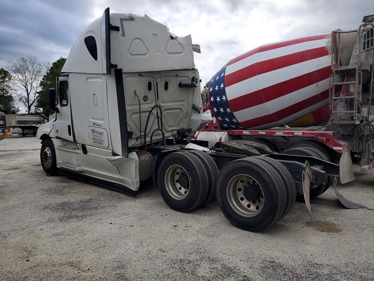 2020 Freightliner Cascadia 126