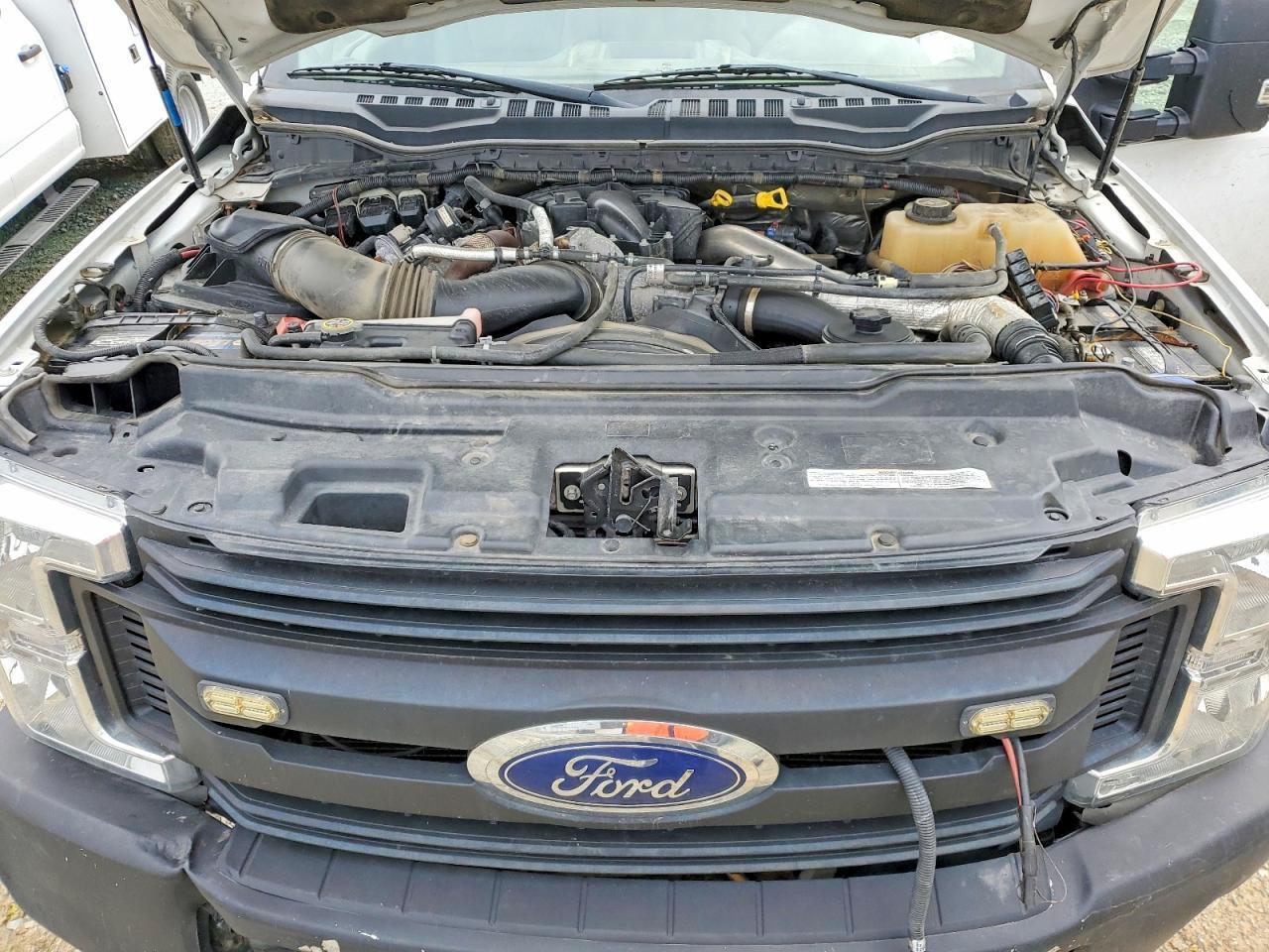 2017 Ford F350 Super Duty Flatbed Truck