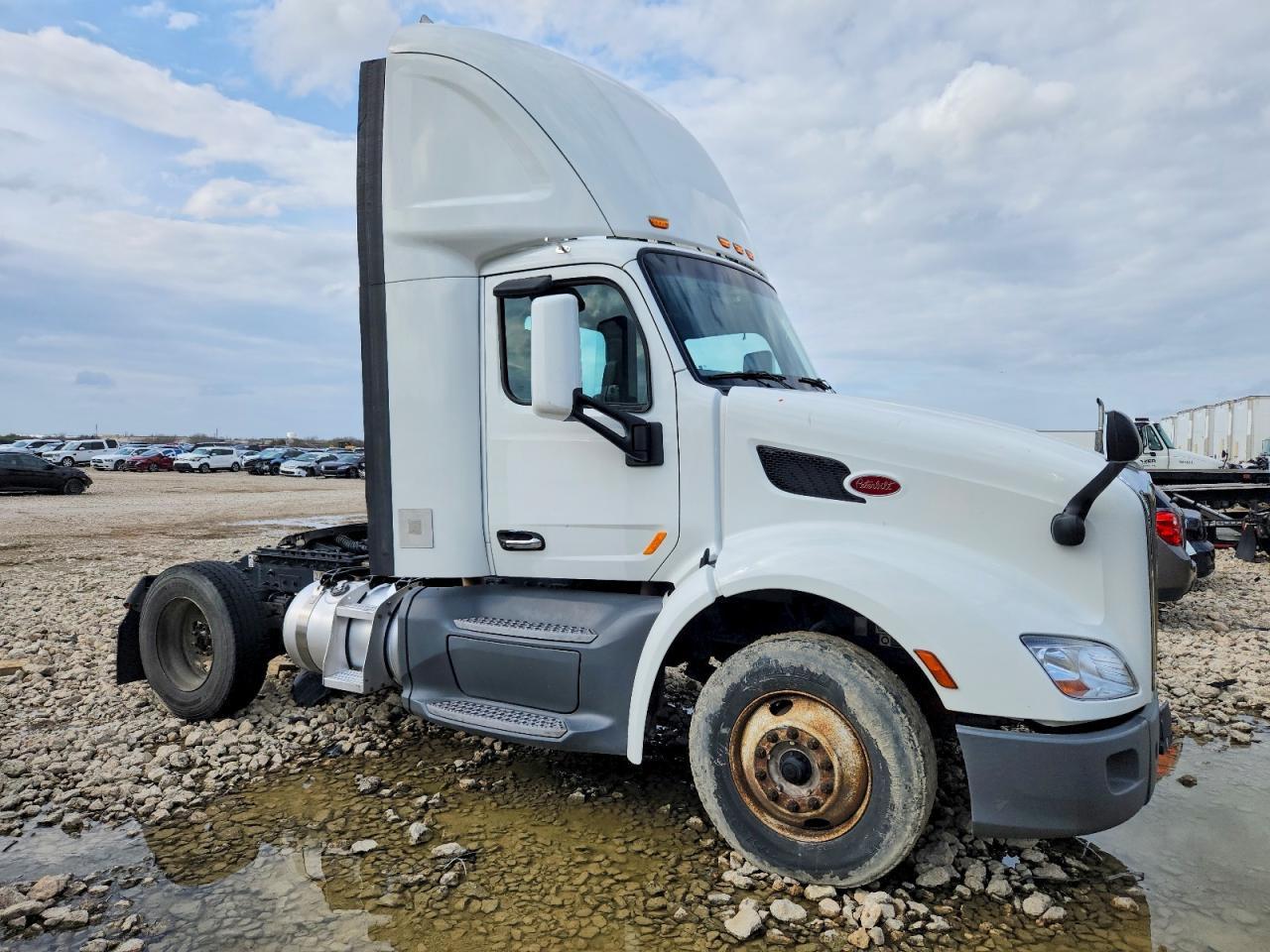 2018 Peterbilt 579 Semi Truck