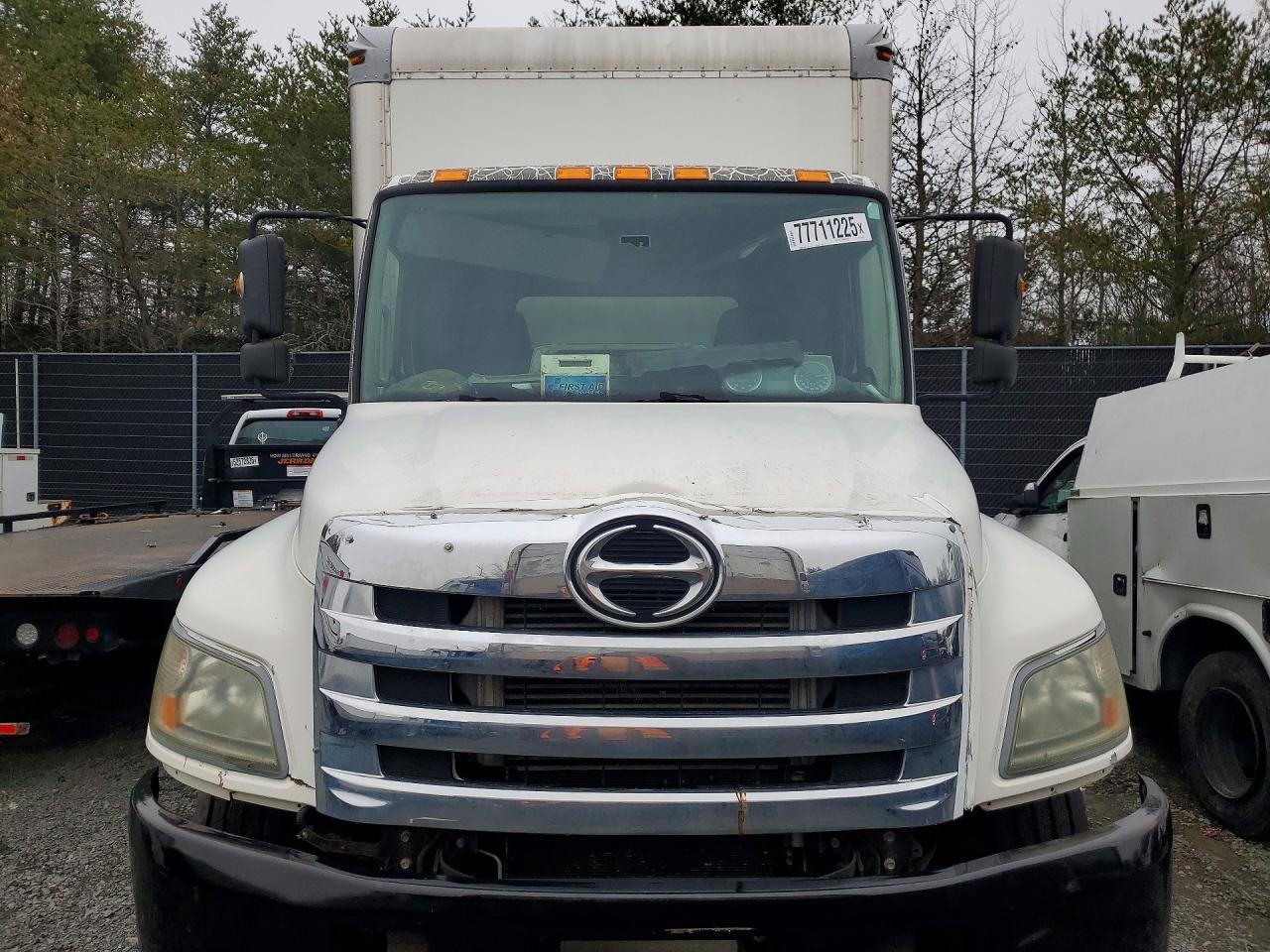 2011 Hino 258/268 BOX Truck