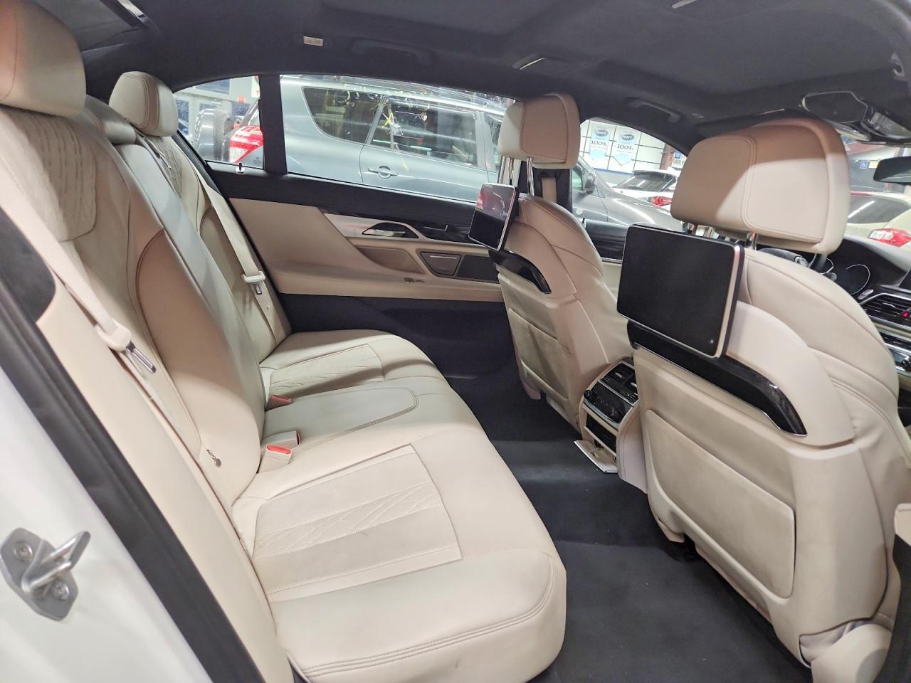 2018 BMW 750 xi