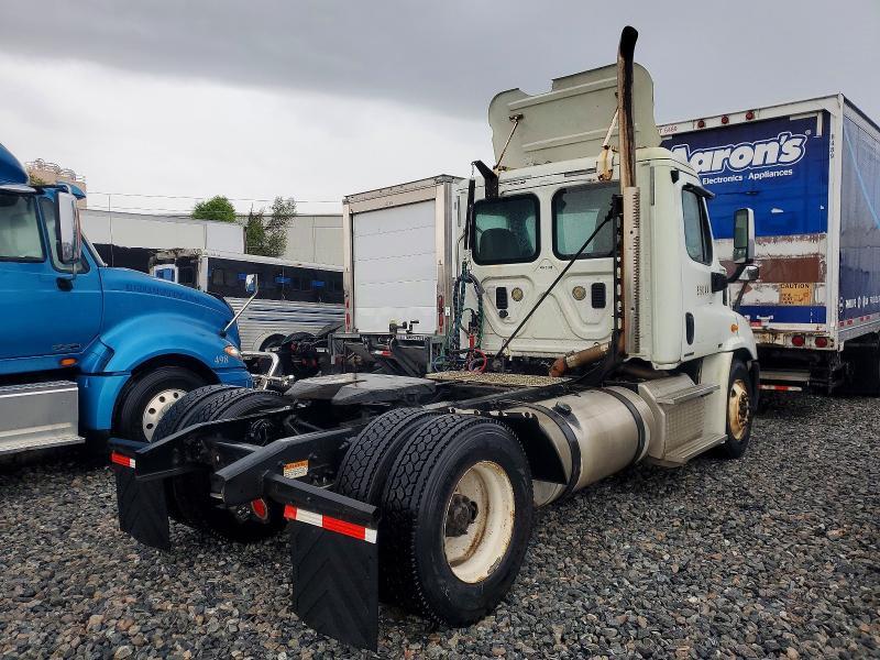 2012 Freigliner 2012 Freightliner Cascadia Semi Truck