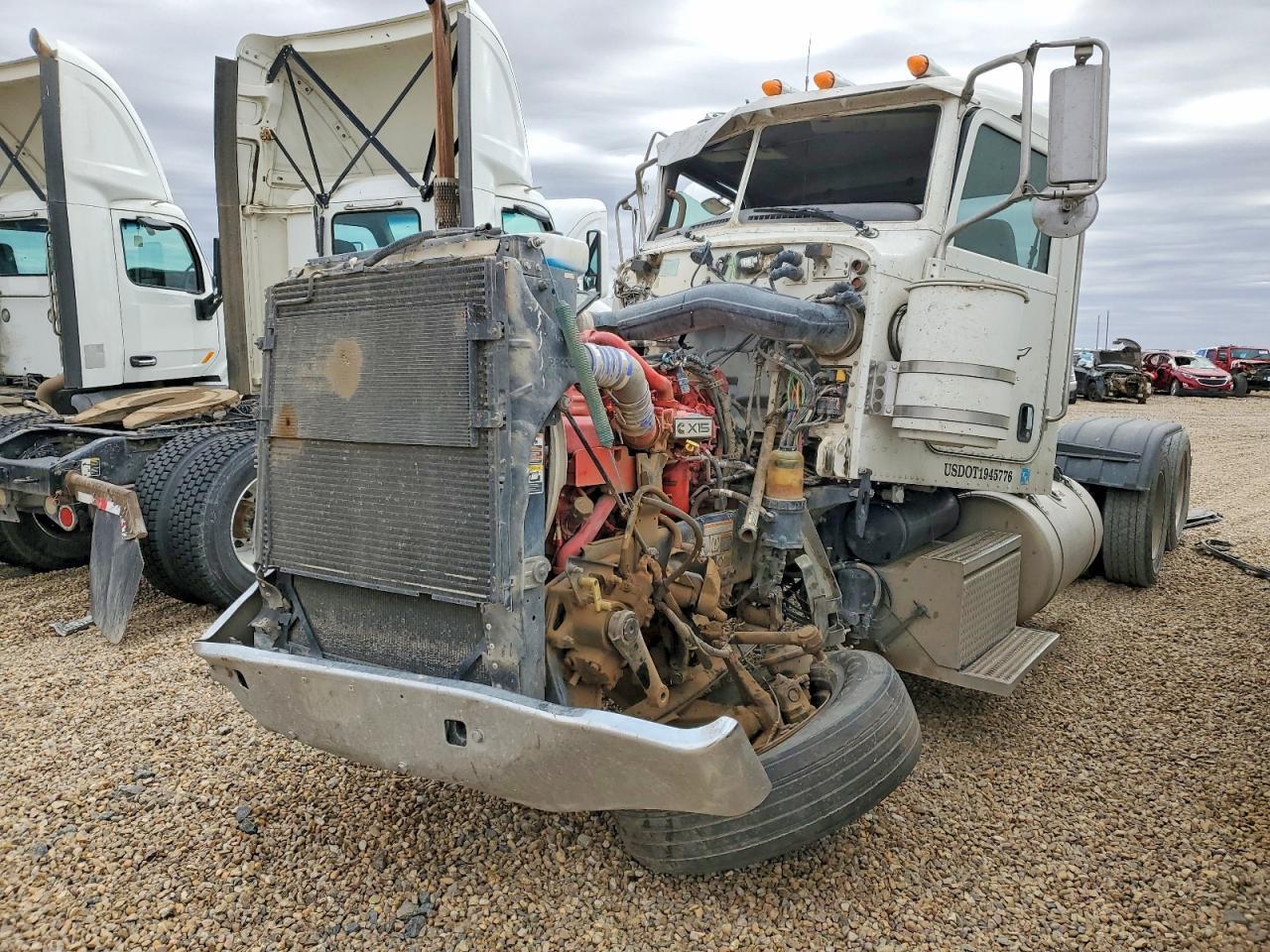 2022 Peterbilt 389 Semi Truck