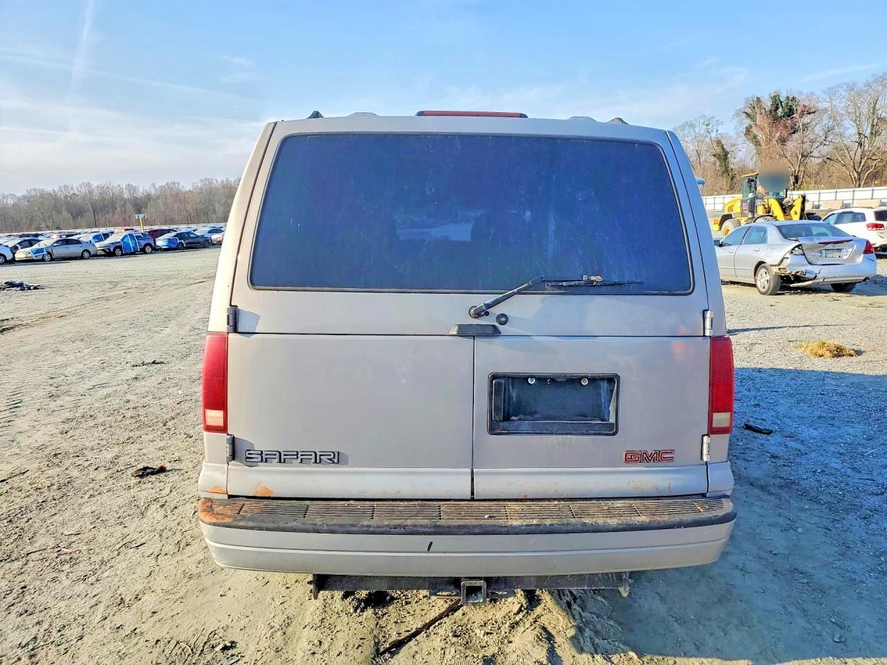 2000 GMC Safari XT