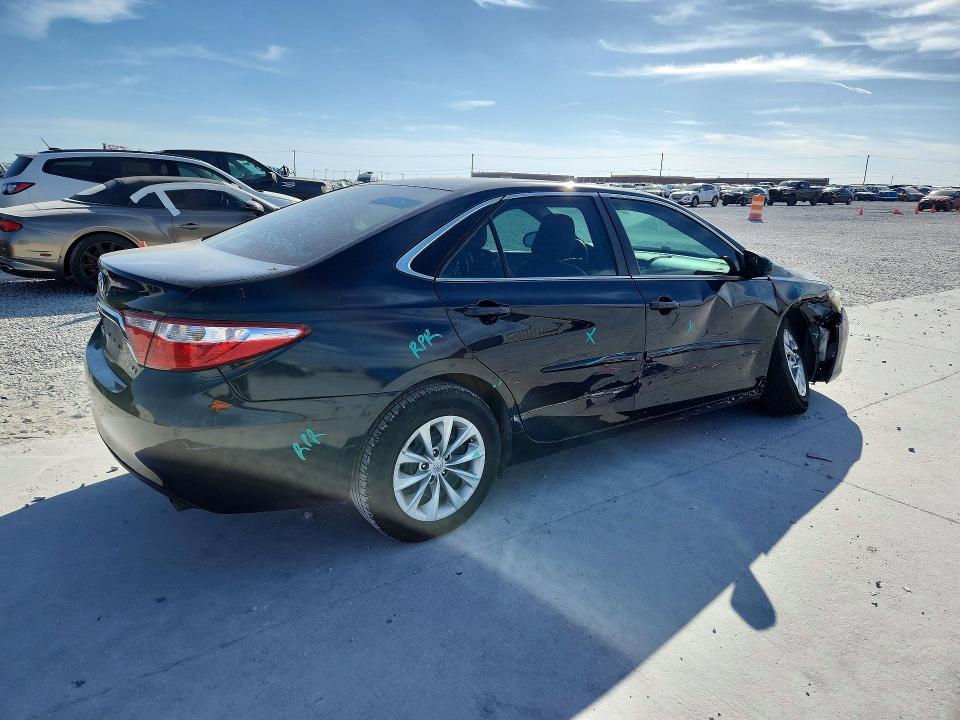 2015 Toyota Camry le