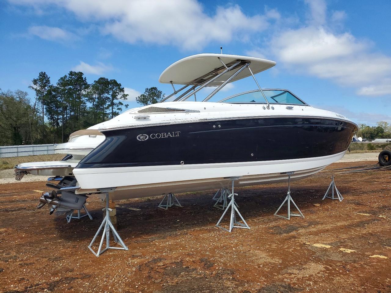 2016 Cobalt Boat-Boat