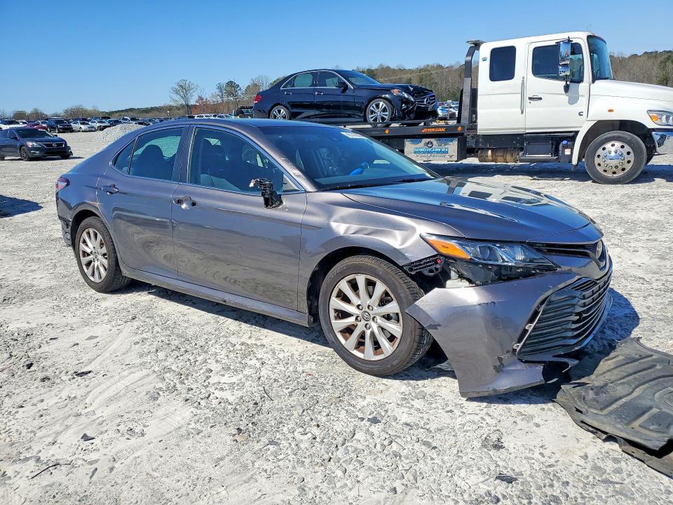2018 Toyota Camry le
