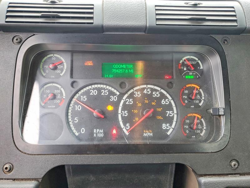 2016 Freightliner Cascadia 125 Semi Truck