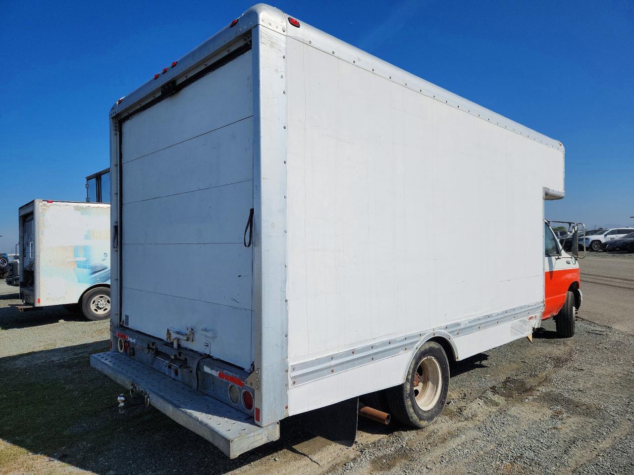 2000 Ford E350 BOX Truck