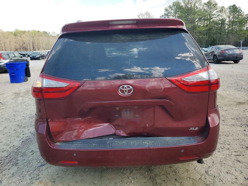 2015 Toyota Sienna xle 8-passenger