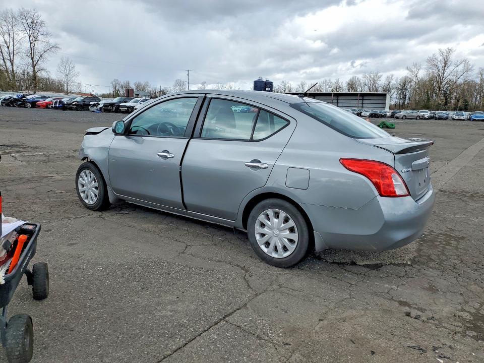 2013 Nissan Versa 1.6 s