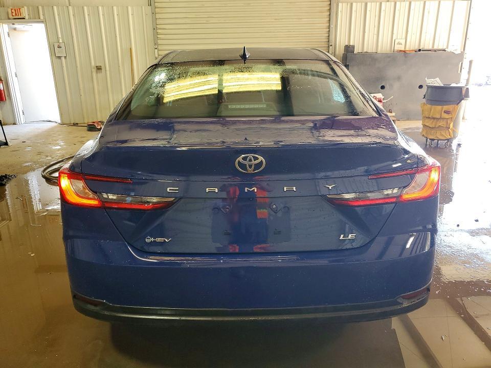 2025 Toyota Camry le