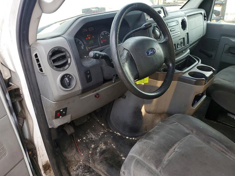 2010 Ford Econoline E350 Super Duty Cutaway Van