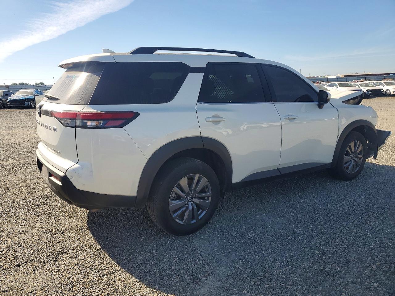 2024 Nissan Pathfinder sv