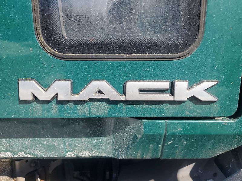 2015 Mack CX612 Semi Truck