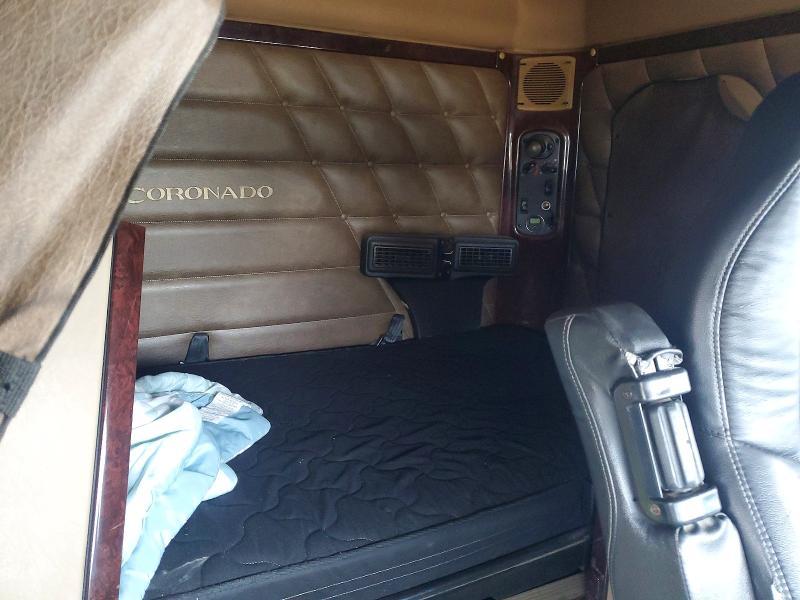 2014 Freightliner CORONDO132 Semi Truck