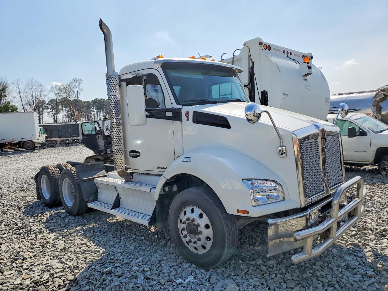 2017 KW 2017 Kenworth T-880-Semi Truck