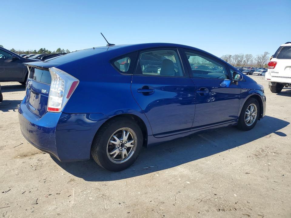 2010 Toyota Prius iii