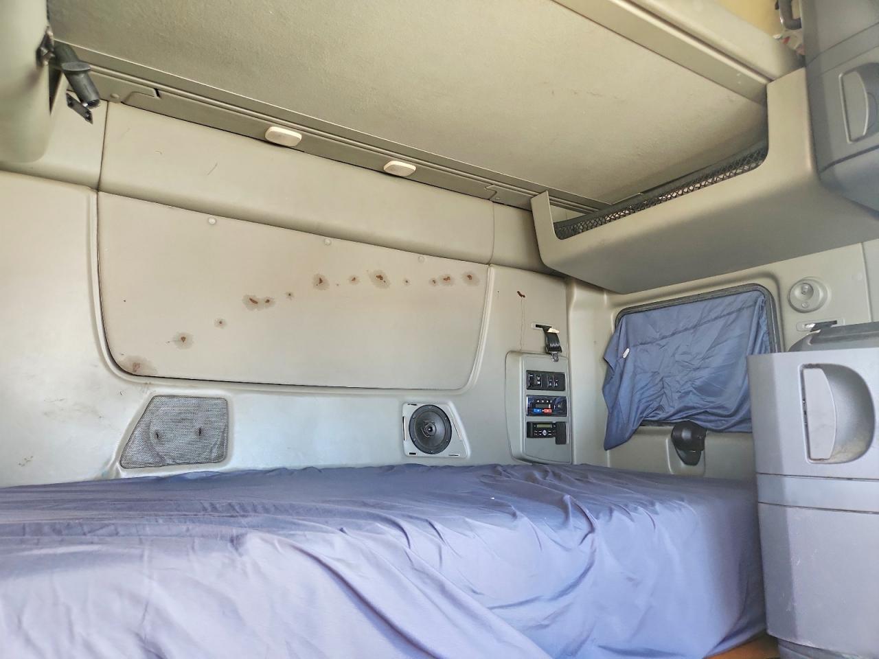 2016 International LF687 Semi Truck