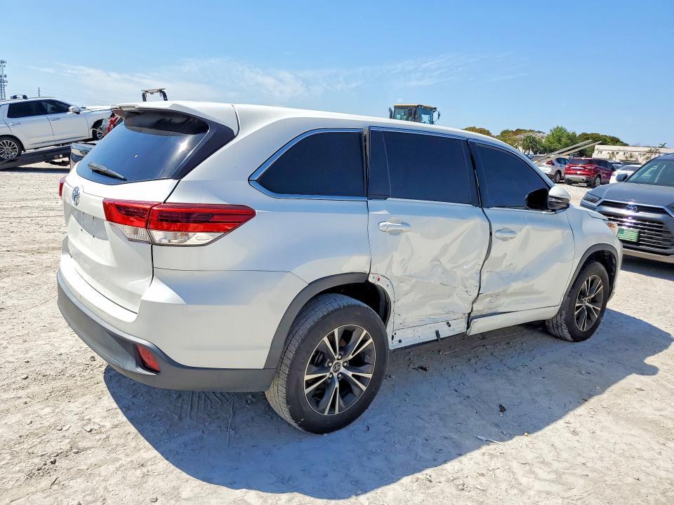 2018 Toyota Highlander le