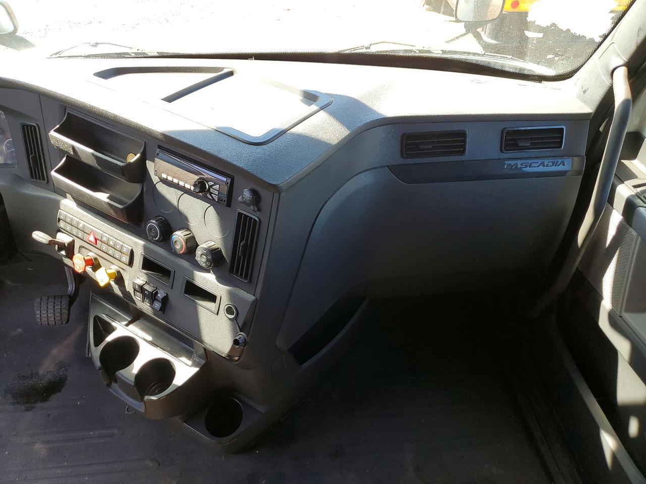 2021 Freigliner 2021 Freightliner Cascadia 126 Semi Truck