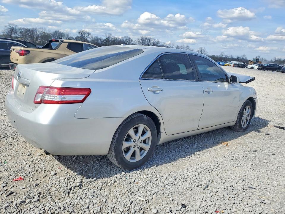 2011 Toyota Camry le