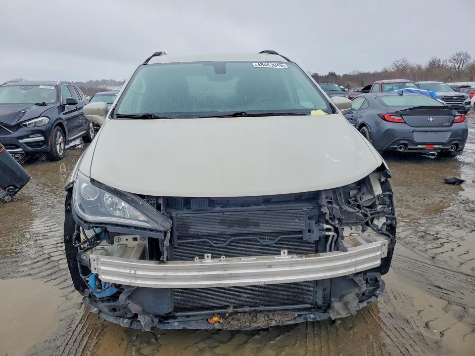 2017 Chrysler Pacifica Touring l