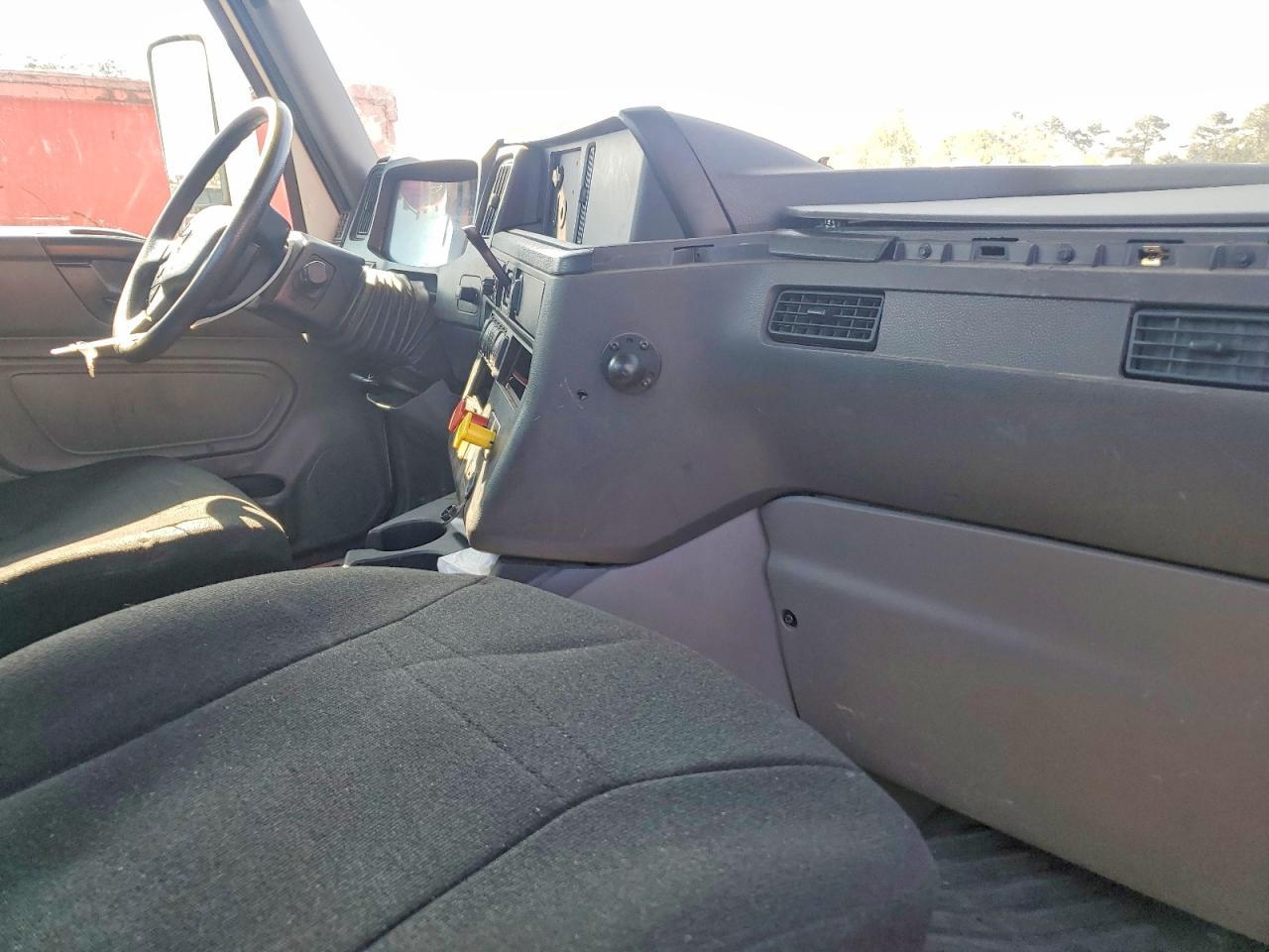 2020 International RH613-Semi Truck