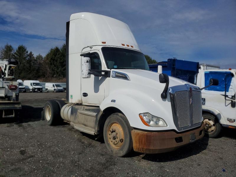 2016 Kenworth T680 Semi Truck