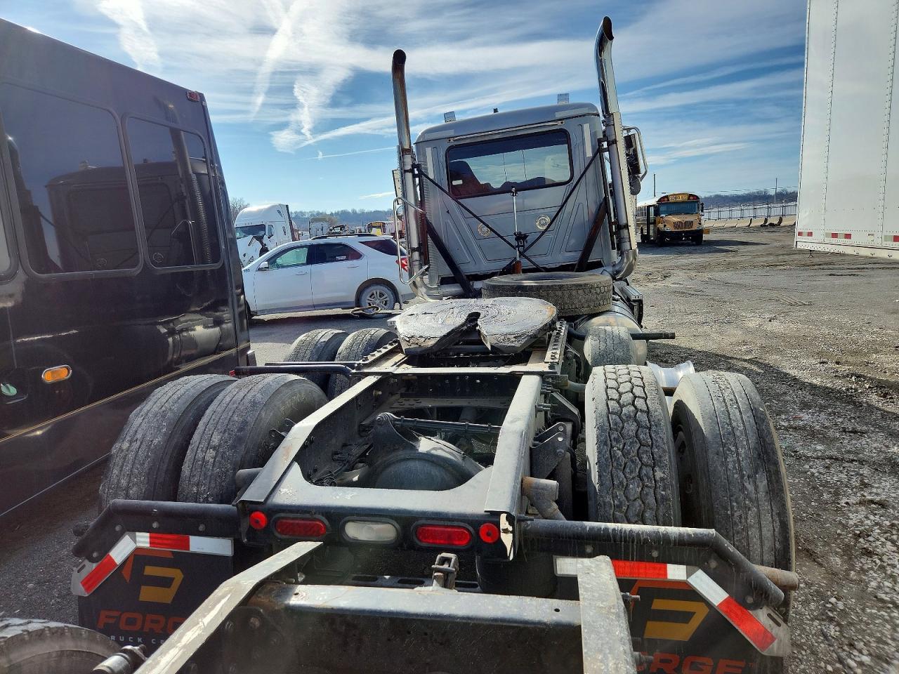 2020 Mack Pinnacle Semi Truck
