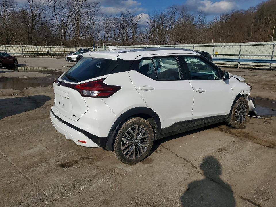 2023 Nissan Kicks sv