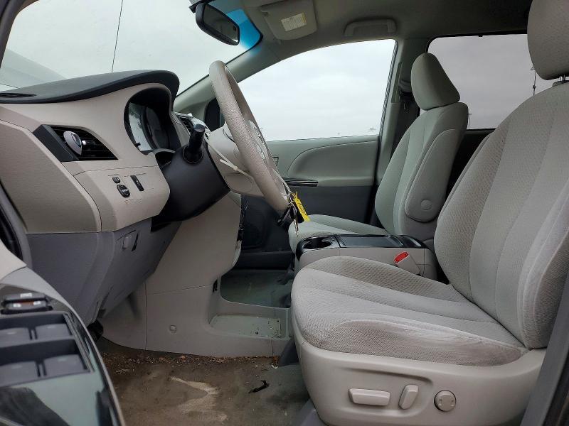 2012 Toyota Sienna le 7-passenger