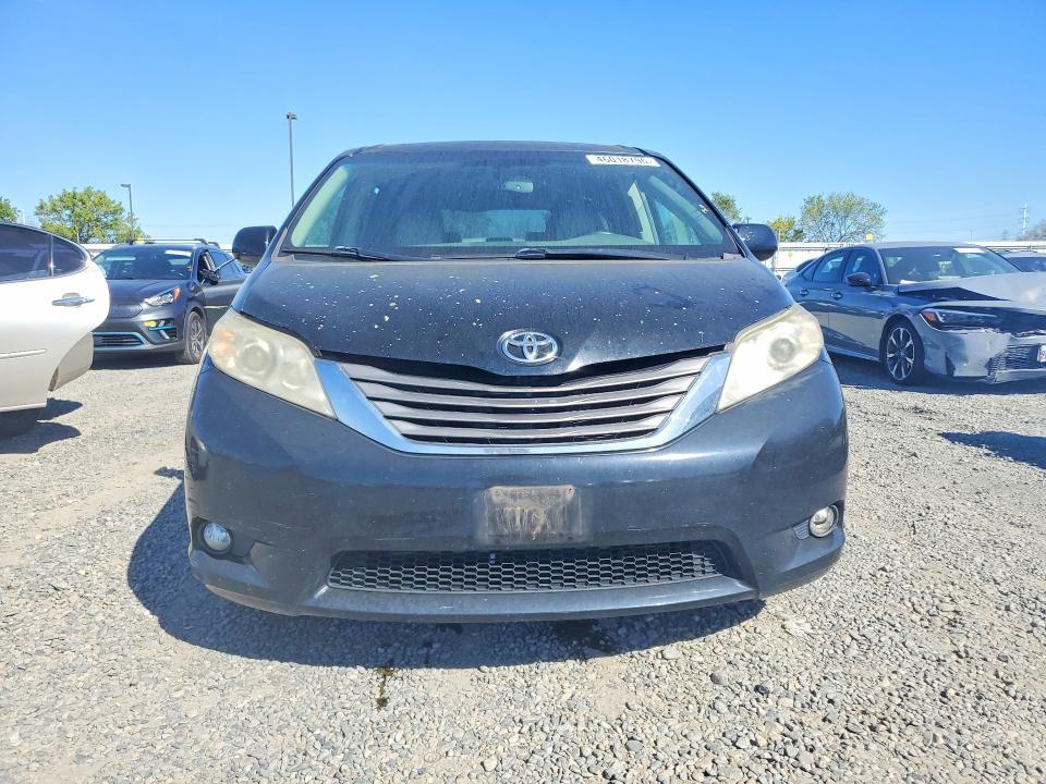2011 Toyota Sienna xle 7-passenger