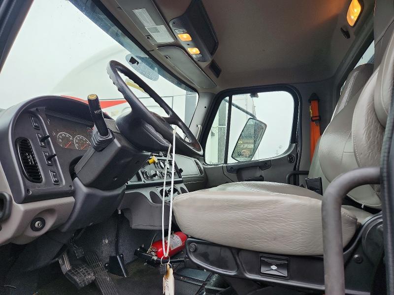 2021 Freigliner 2021 Freightliner Business Class M2 BOX Truck