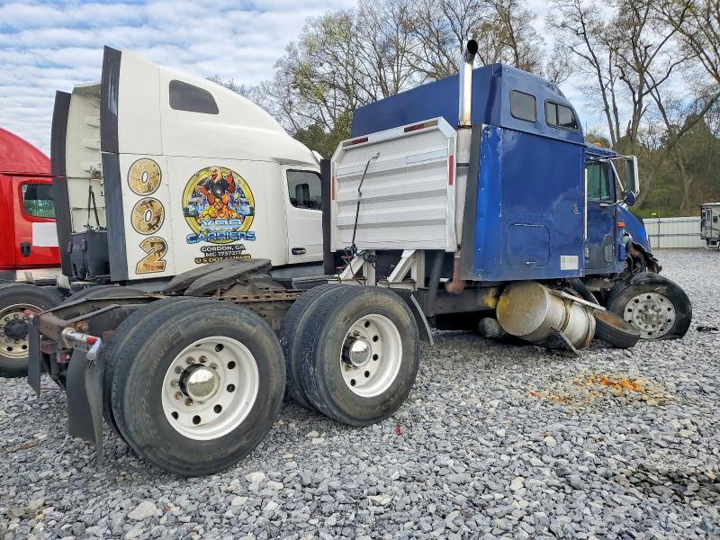 2000 International 9200 Semi Truck