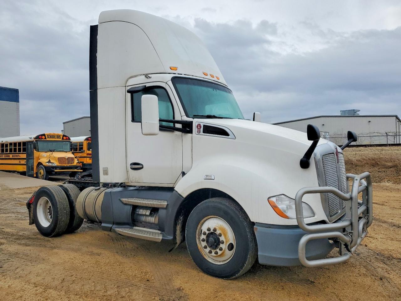 2016 Kenworth T680 Semi Truck