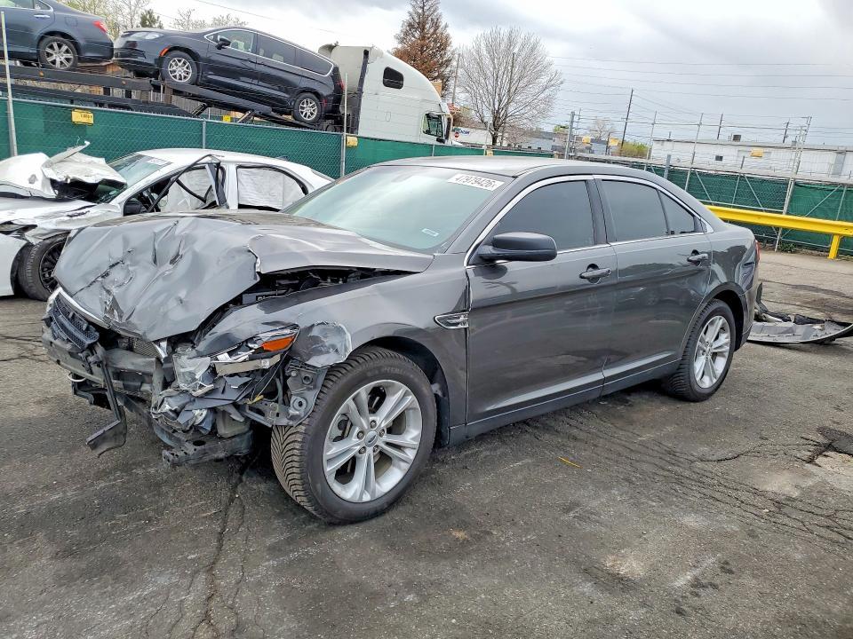 2016 Ford Taurus se