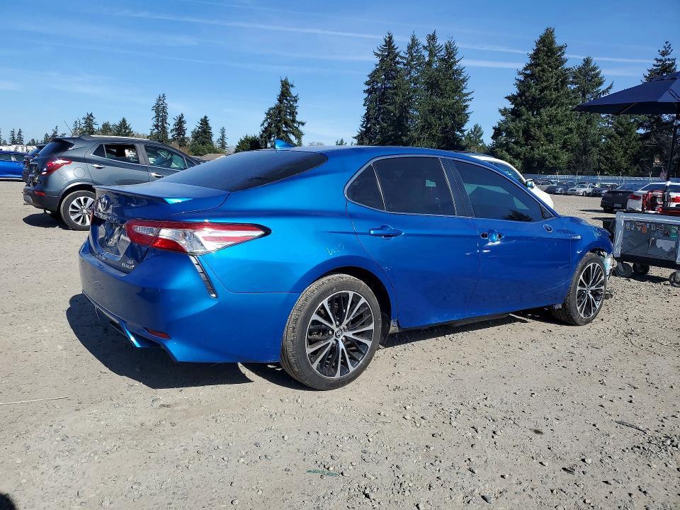2020 Toyota Camry Hybrid se