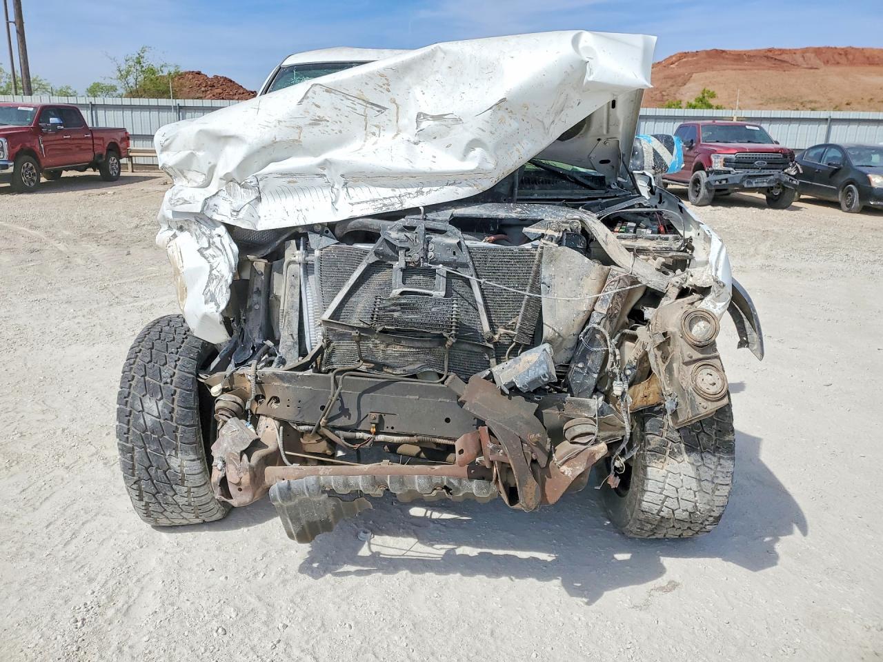 2005 Chev Rolet Silverado Flatbed Truck