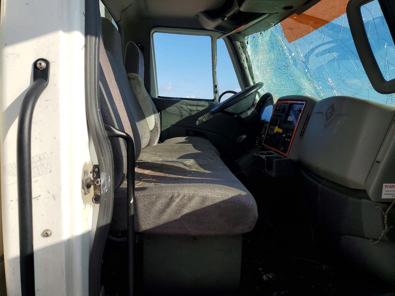 2019 International MA025 BOX Truck