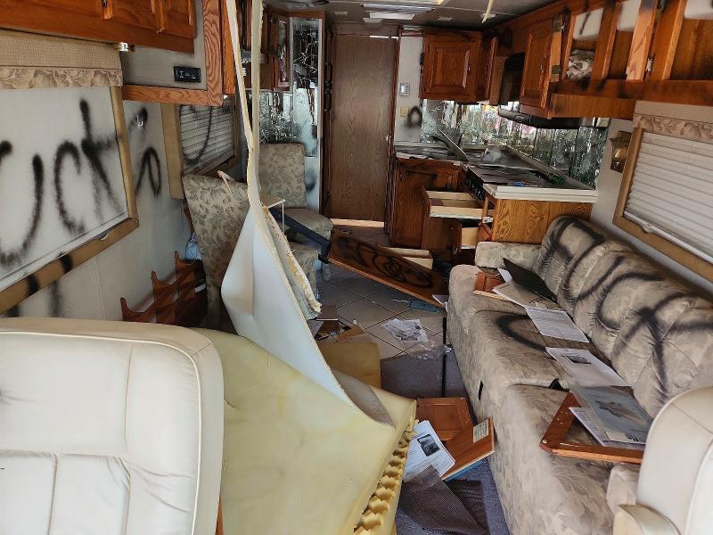 2001 Freightliner Chassis XC RV