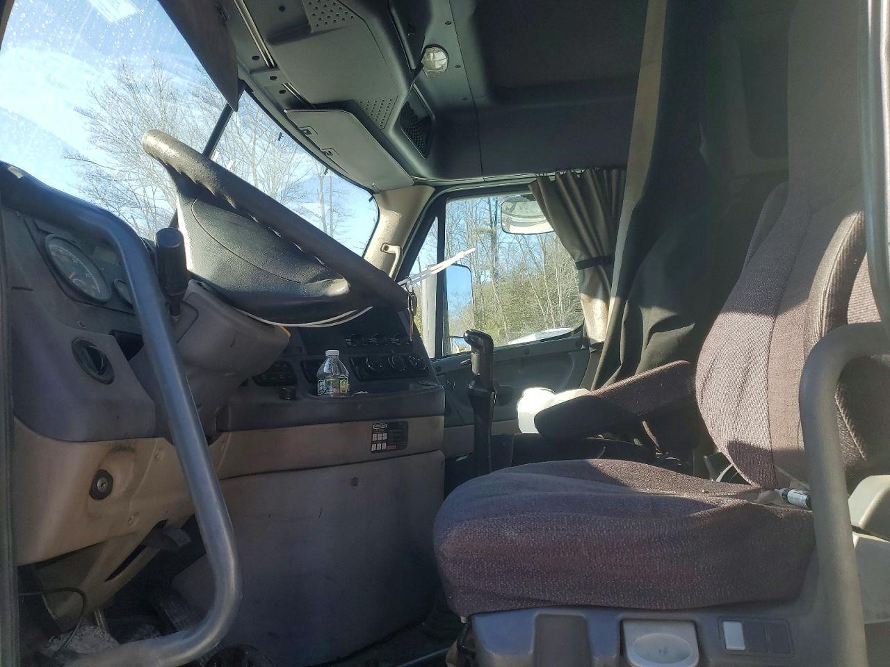 2016 Freightliner Cascadia 125 Semi Truck