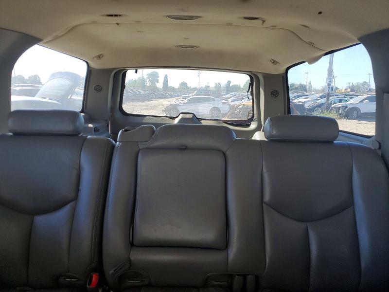 2004 Chevrolet Suburban C1500