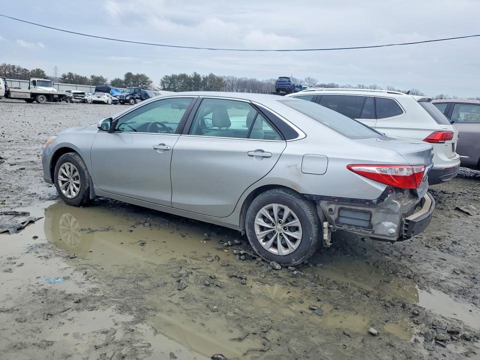 2016 Toyota Camry le