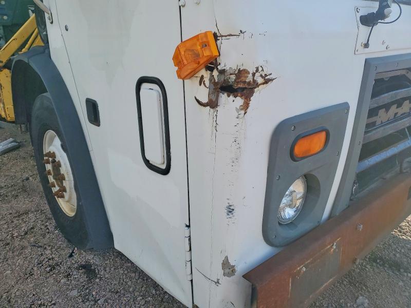 2016 Mack 600 Leu600