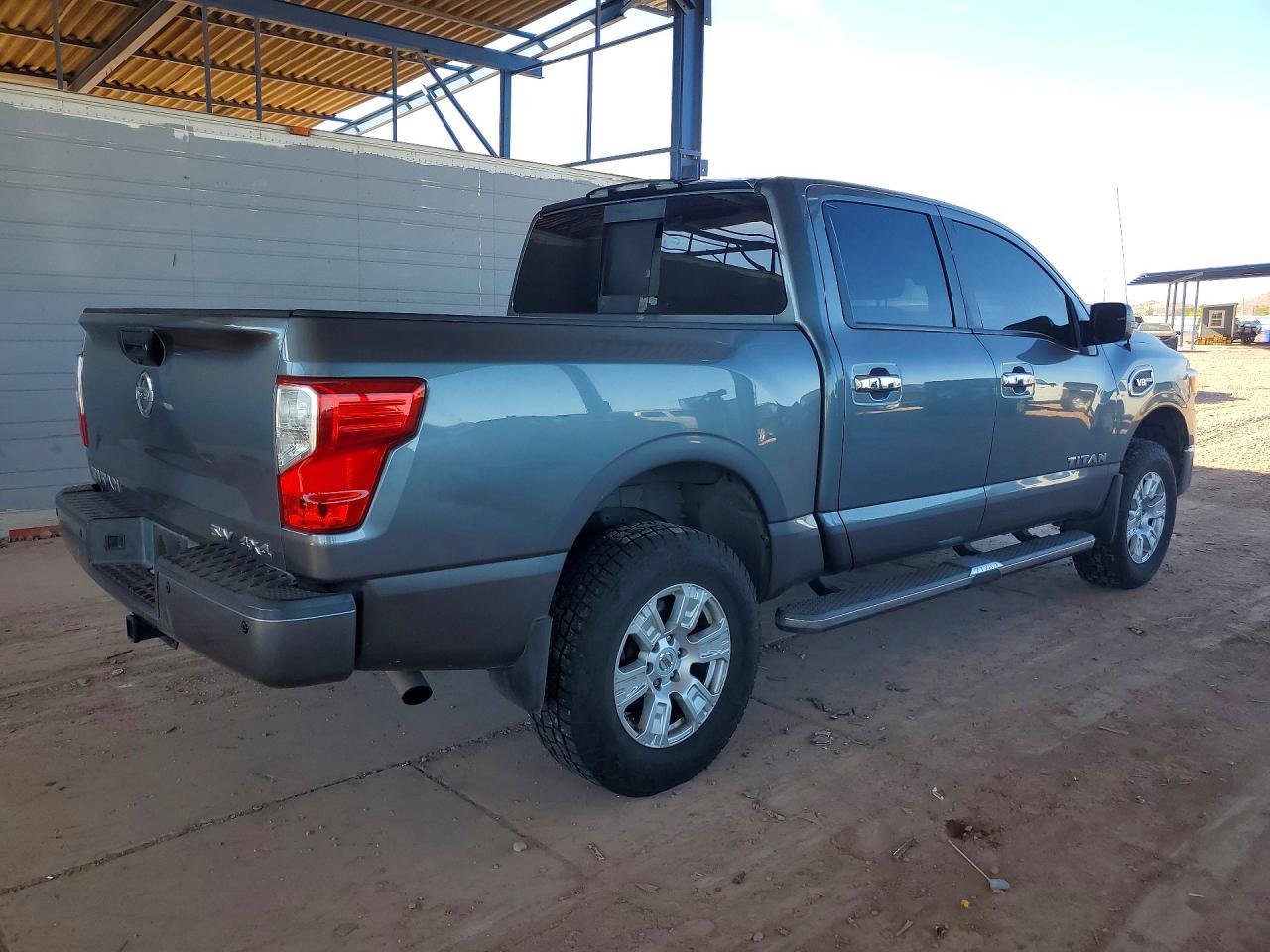 2017 Nissan Titan SV
