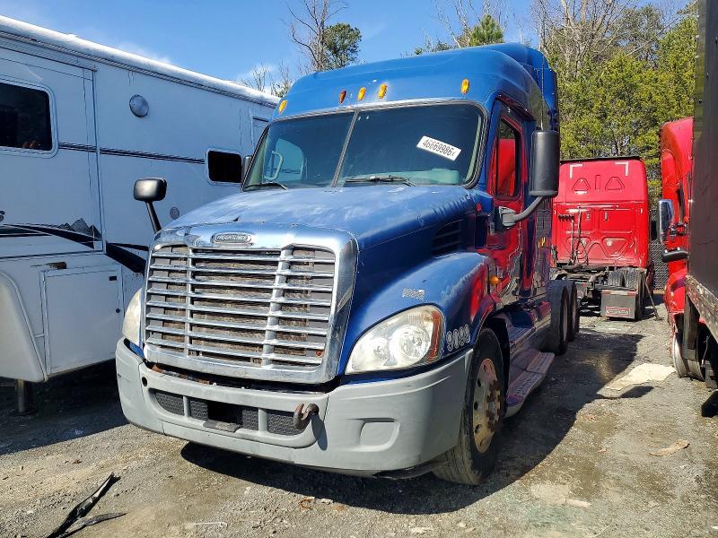 2010 Freigliner Cascadia 113